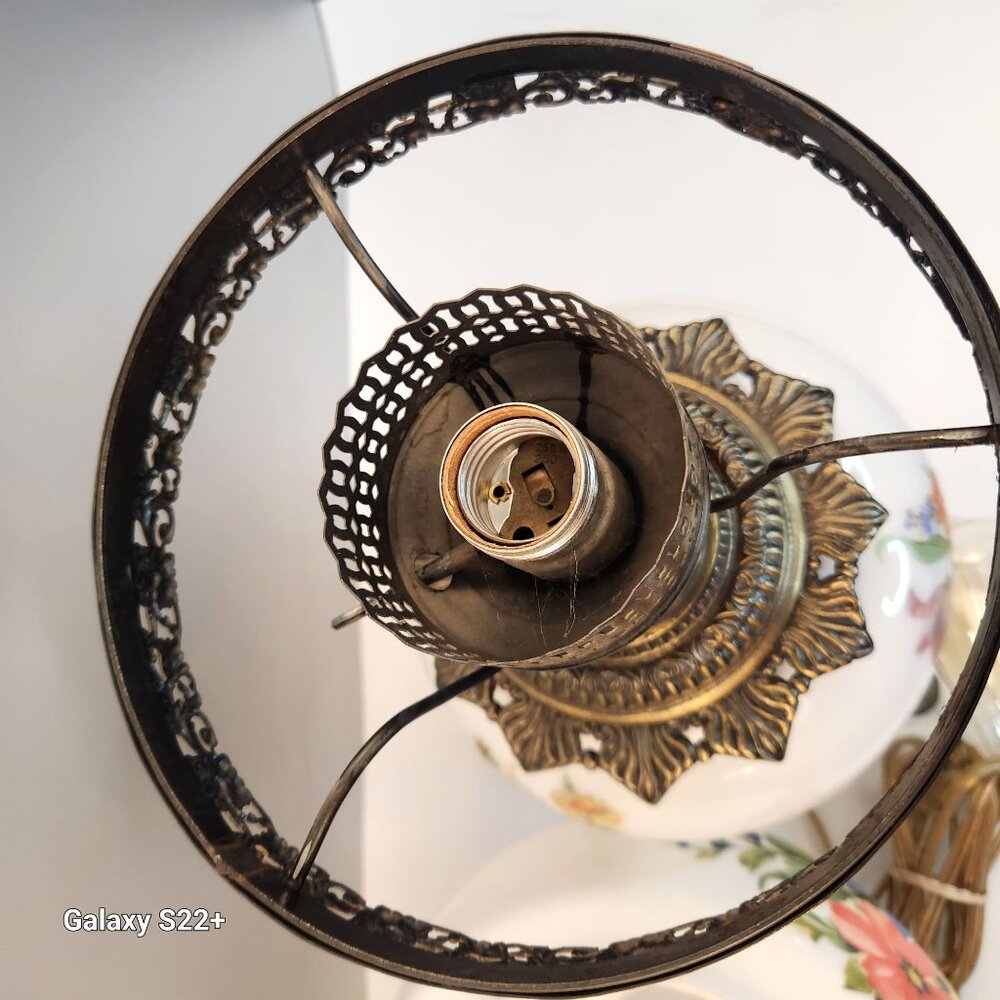 Vintage Gone With the Wind Style 3 Way Table Lamp Hand Painted Floral - Picture 15 of 16